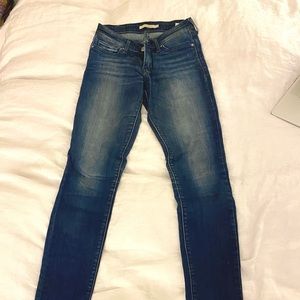 Levi 711 skinny jeans dark wash